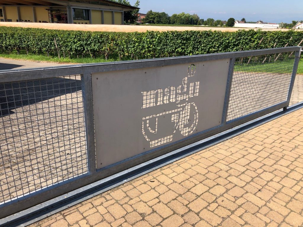 MAGU Hoftor Einstieg